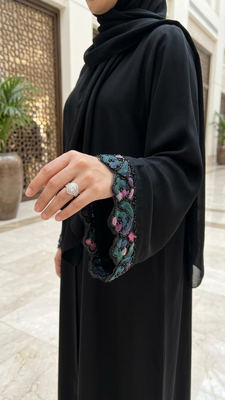 عباية مطرزة زمردة
