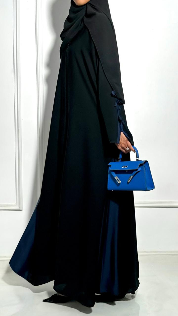 عباية عصرية بتصميم أنيق