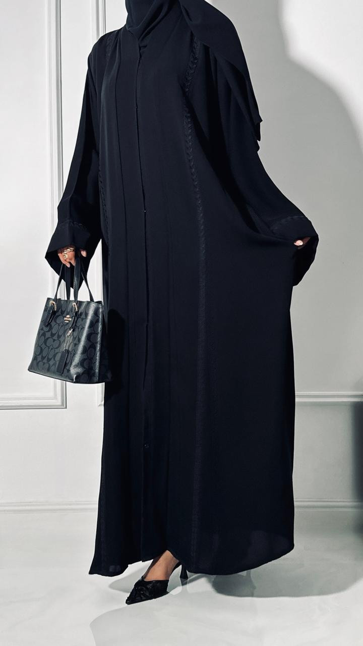 عباية بتصميم كلاسيكي