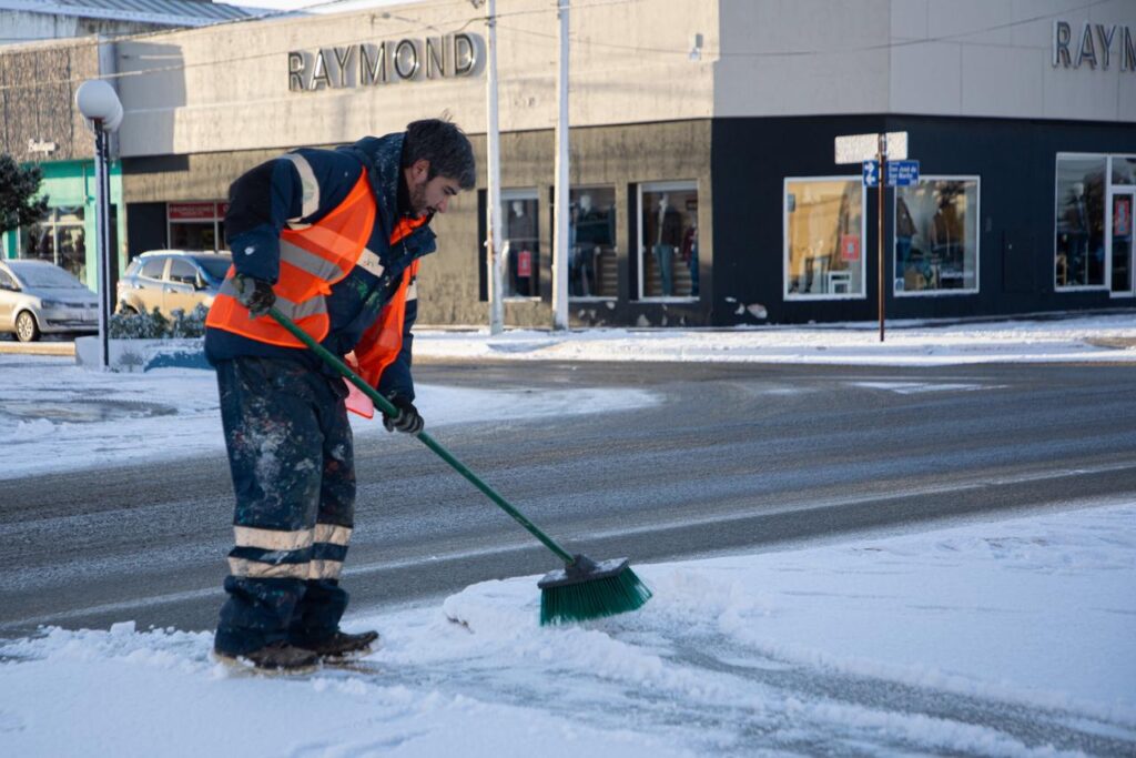 El Municipio despliega el operativo invernal tras las nevadas registradas en Río Grande
