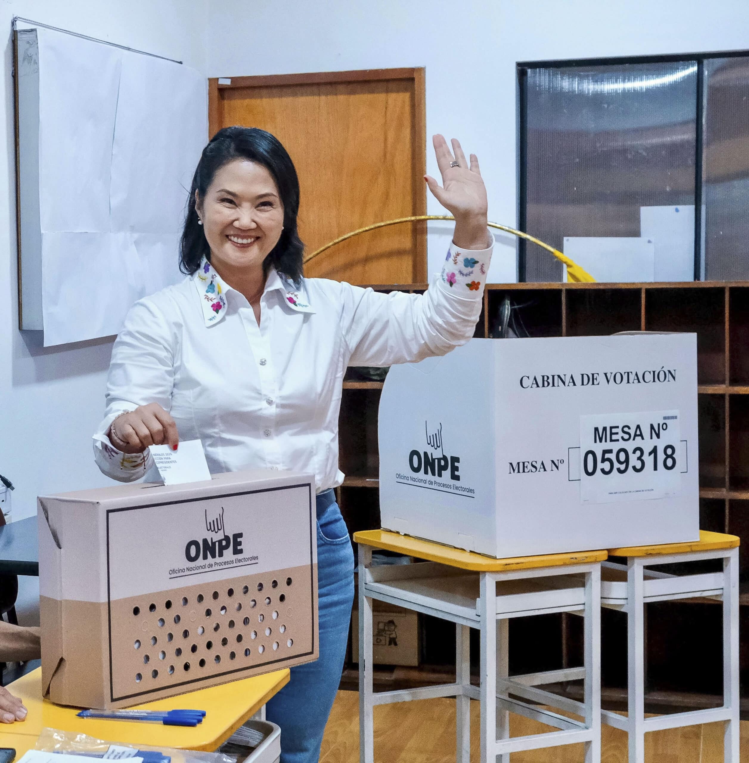 Perú: Keiko Fujimori recibirá las credenciales presidenciales tras un agónico conteo