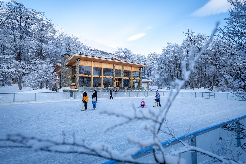 Cerro Castor abre su pista de patinaje y el restaurante Morada del Águila
