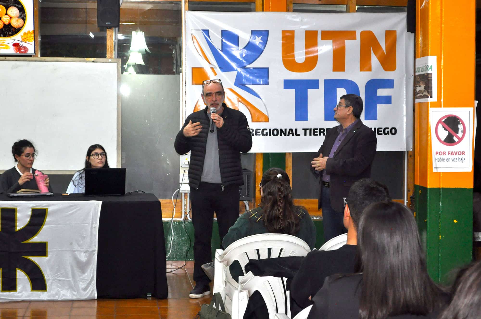 Estudiantes presentan proyecto para elaborar snacks fueguinos a partir del hongo pan de indio