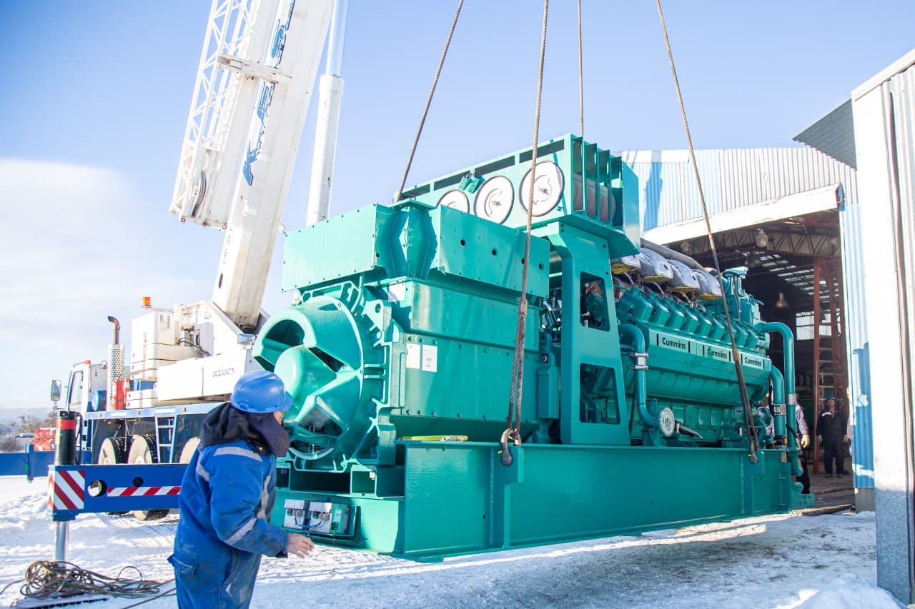 Regresó a Tolhuin el generador Cummins 2 y comienza la etapa para su instalación