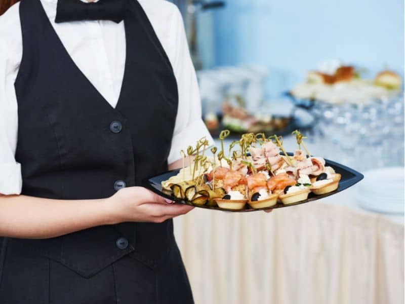 Capacitación gratuita en barista, camarera y servicios de eventos