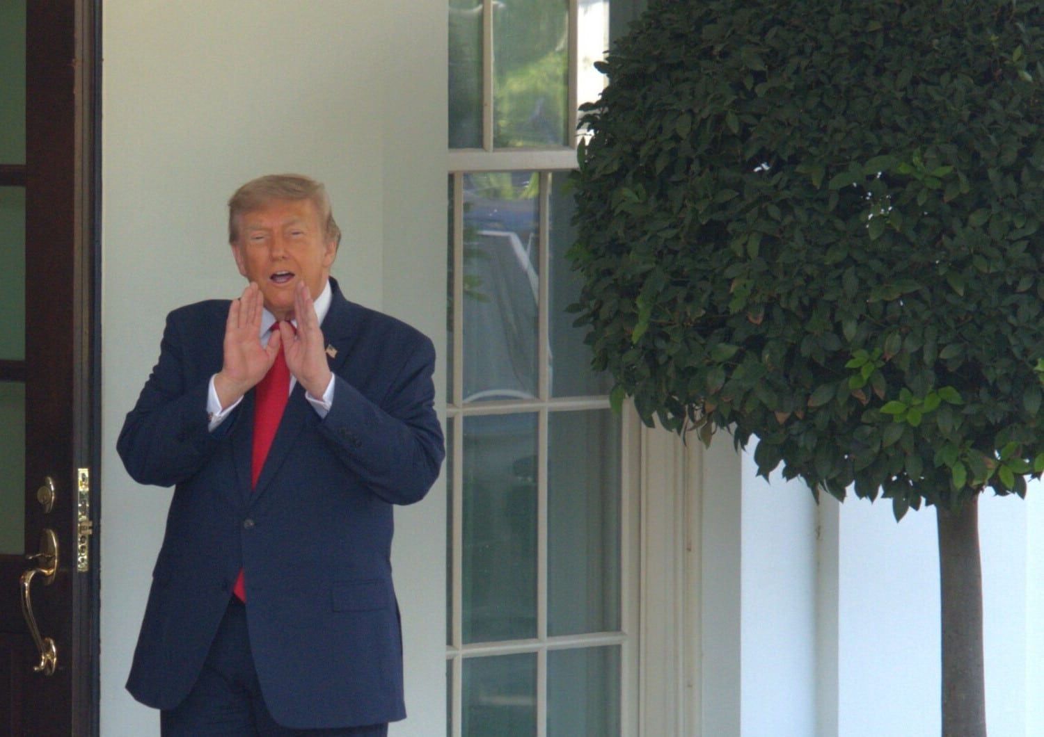Trump amenaza con una “guerra económica más devastadora” contra Irán