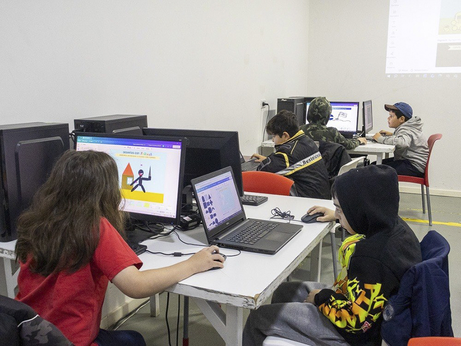 Invitan a sumarse a los talleres tecnológicos de la Muni