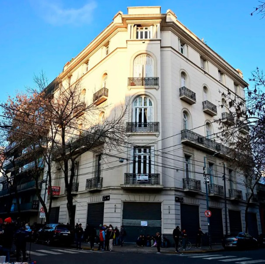 Oficializaron el embargo del departamento de Cristina