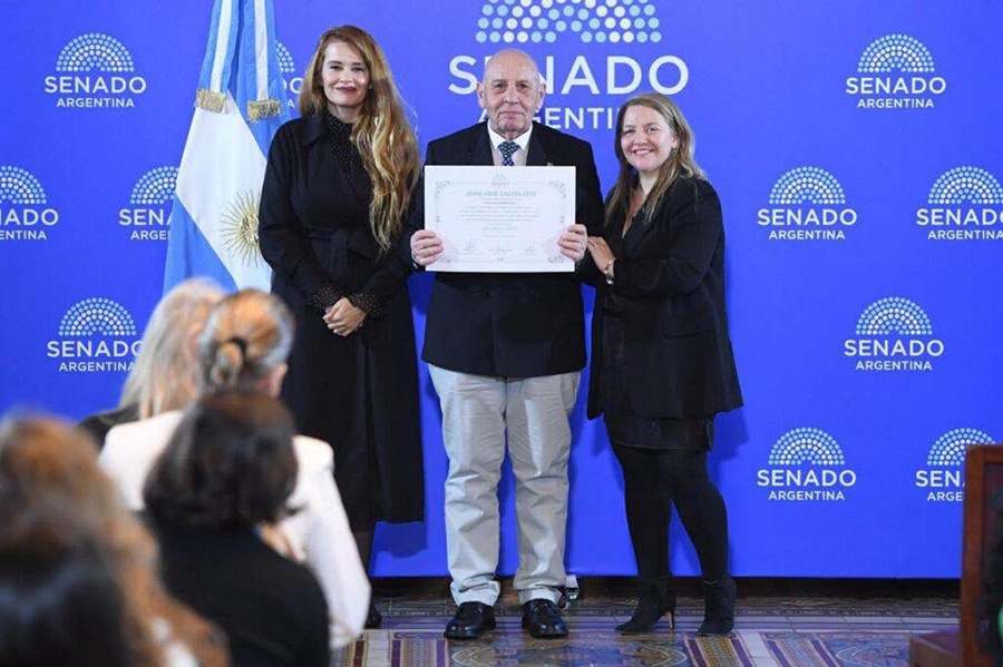 Juan José Castelucci fue distinguido por el Senado