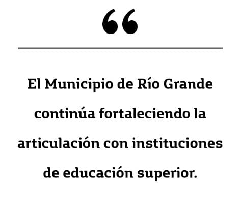 Martín Perez firmó un convenio con la Universidad CAECE