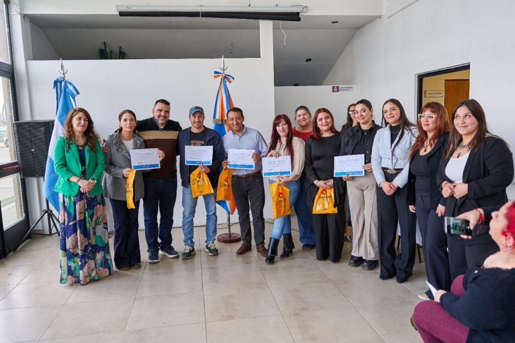 Entrega de certificados del programa Mujeres en Marcha en Ushuaia