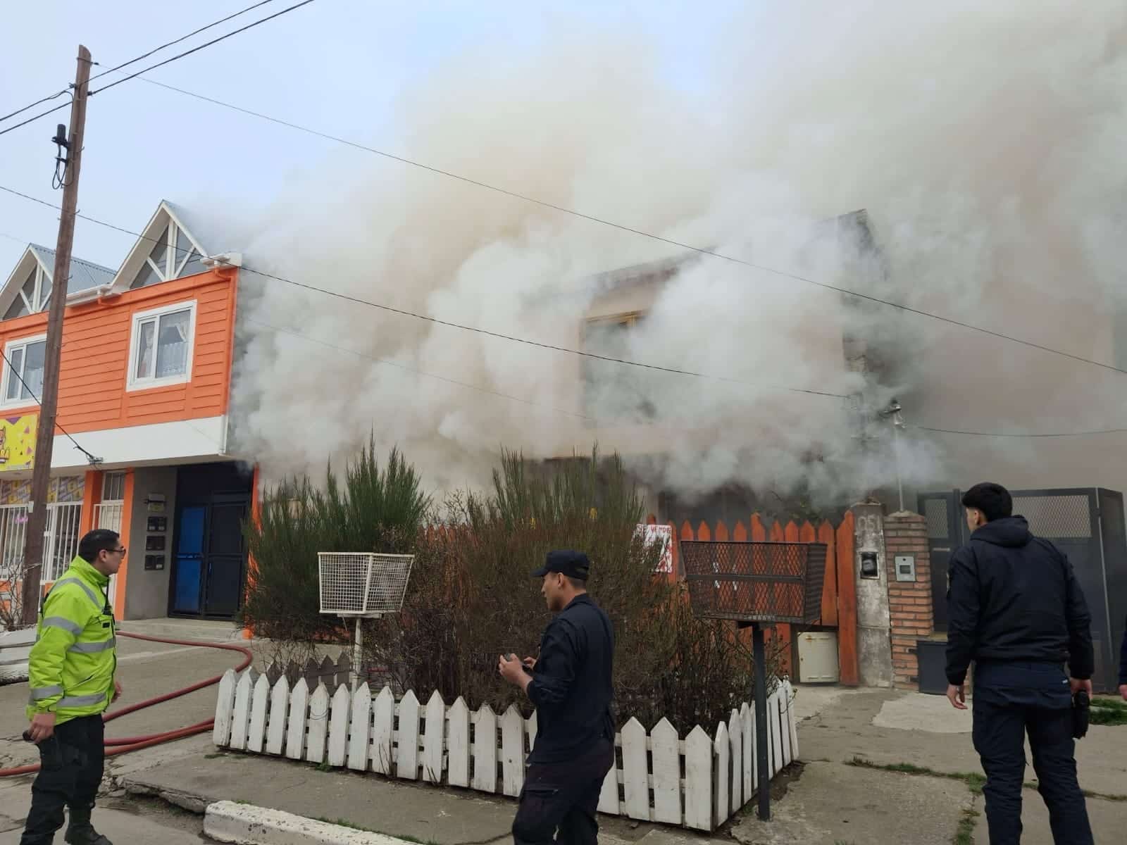 Incendio en una vivienda: dos personas fueron rescatadas
