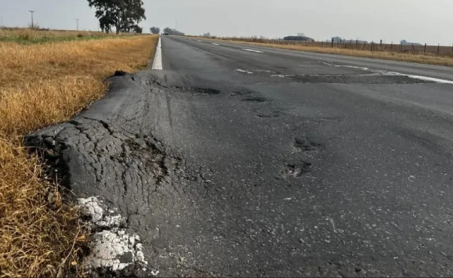 Se recauda más, pero no se invierte en rutas