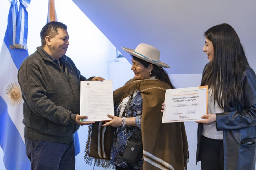 Reconocimiento a la Agrupación “Tacita de Plata”