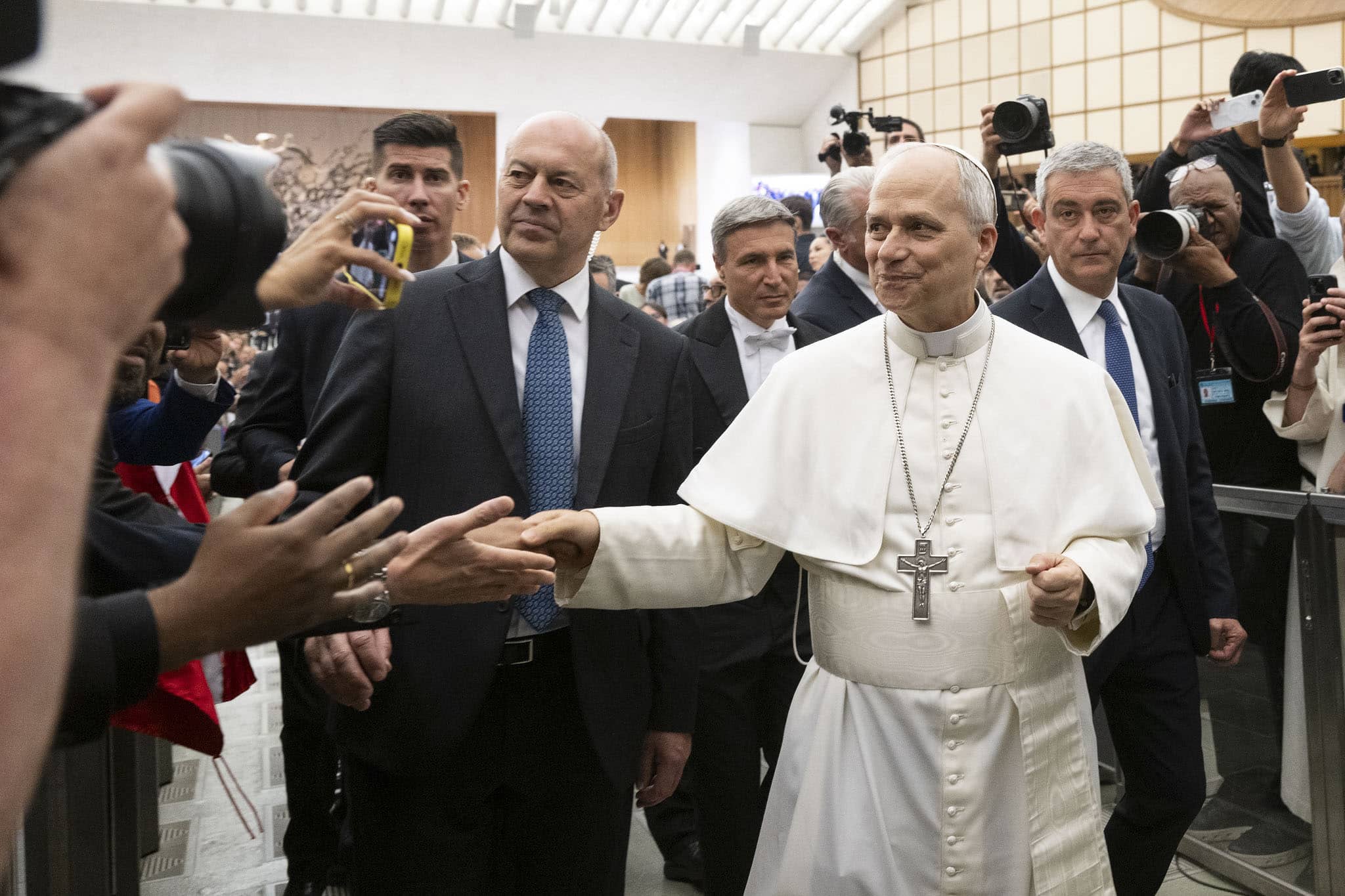 De qué se opera el papa León XIV y qué riesgos tiene la intervención