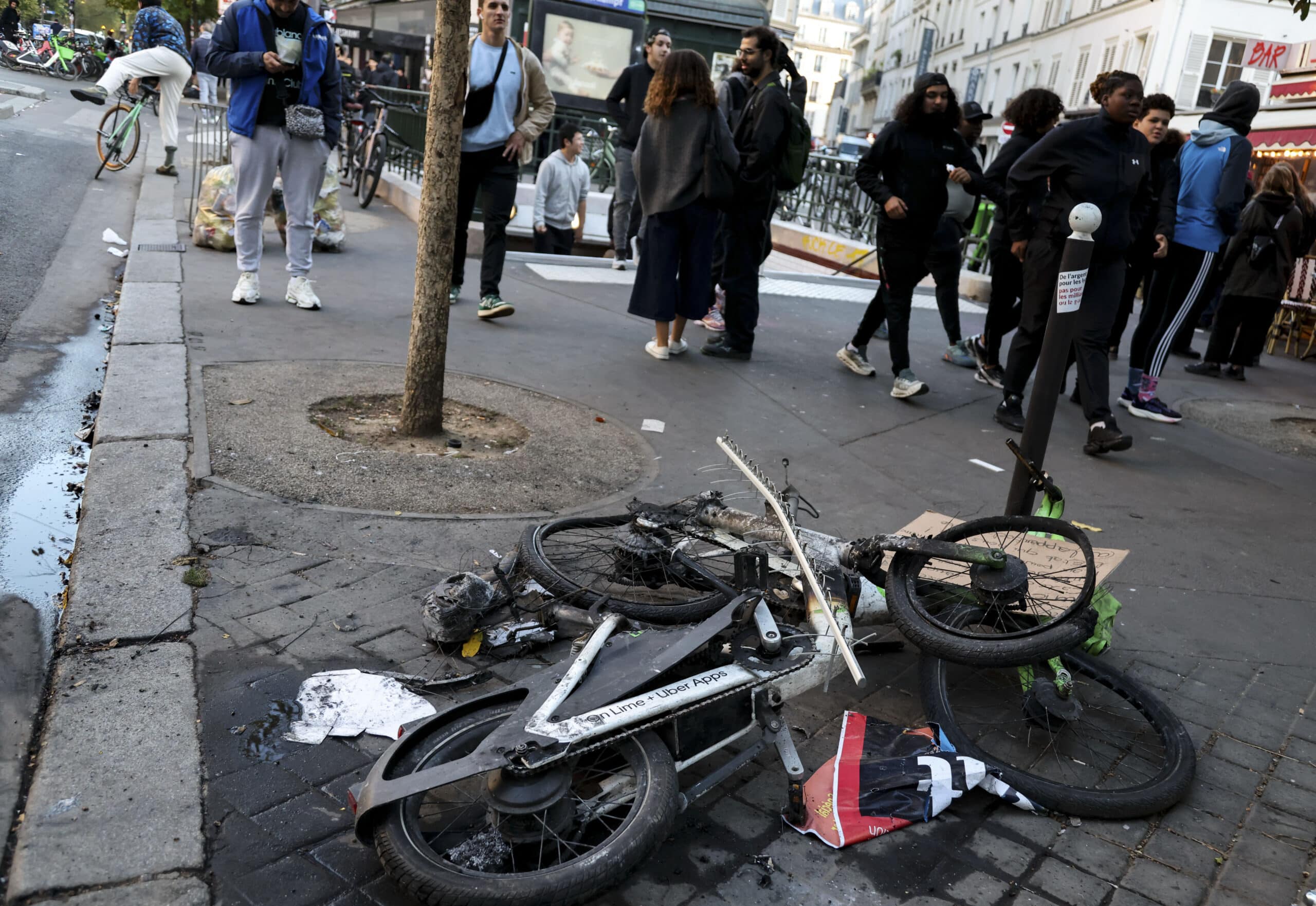 El Gobierno de Francia decretó toques de queda parciales tras la ola de disturbios