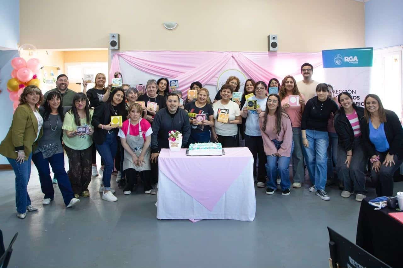 Mujeres Construyendo Comunidad