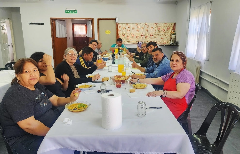 Jornada de trabajo y locro en Cáritas Ushuaia