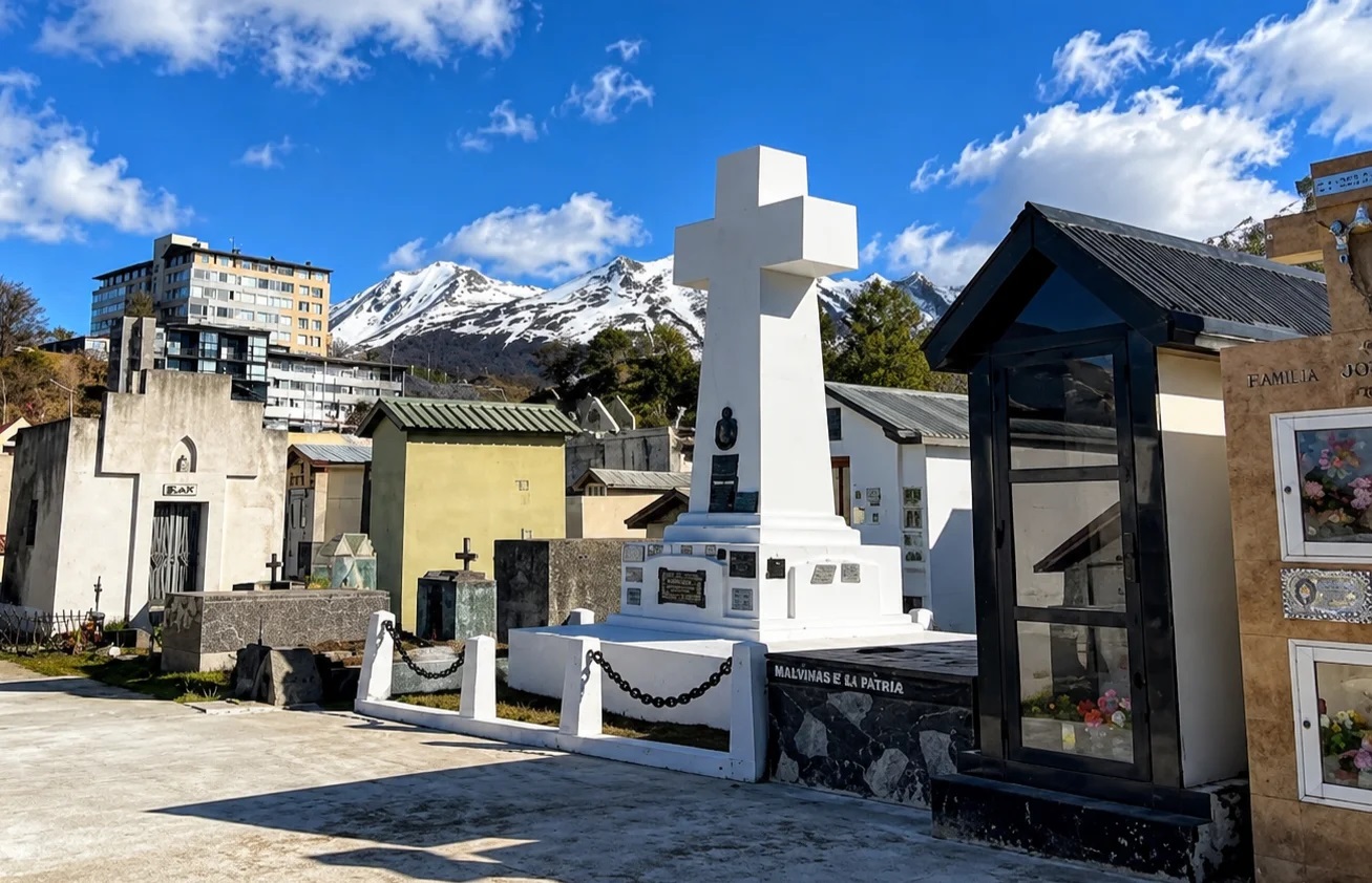 Diáconos bendecirán sepulturas en el Cementerio de Antiguos Pobladores de Ushuaia