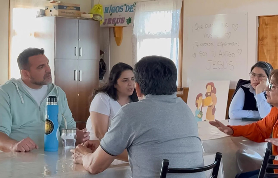 Cáritas Tolhuin recibió la visita del intendente de Ushuaia, Walter Vuoto