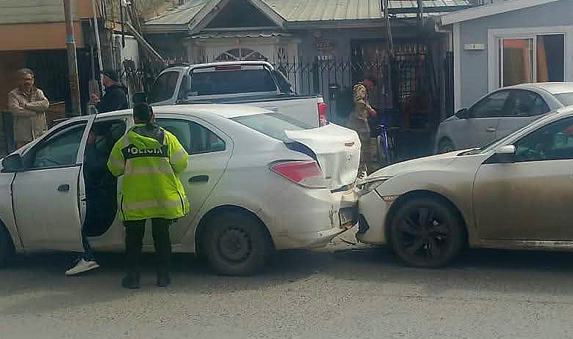 Dos autos chocaron y una niña resultó lesionada
