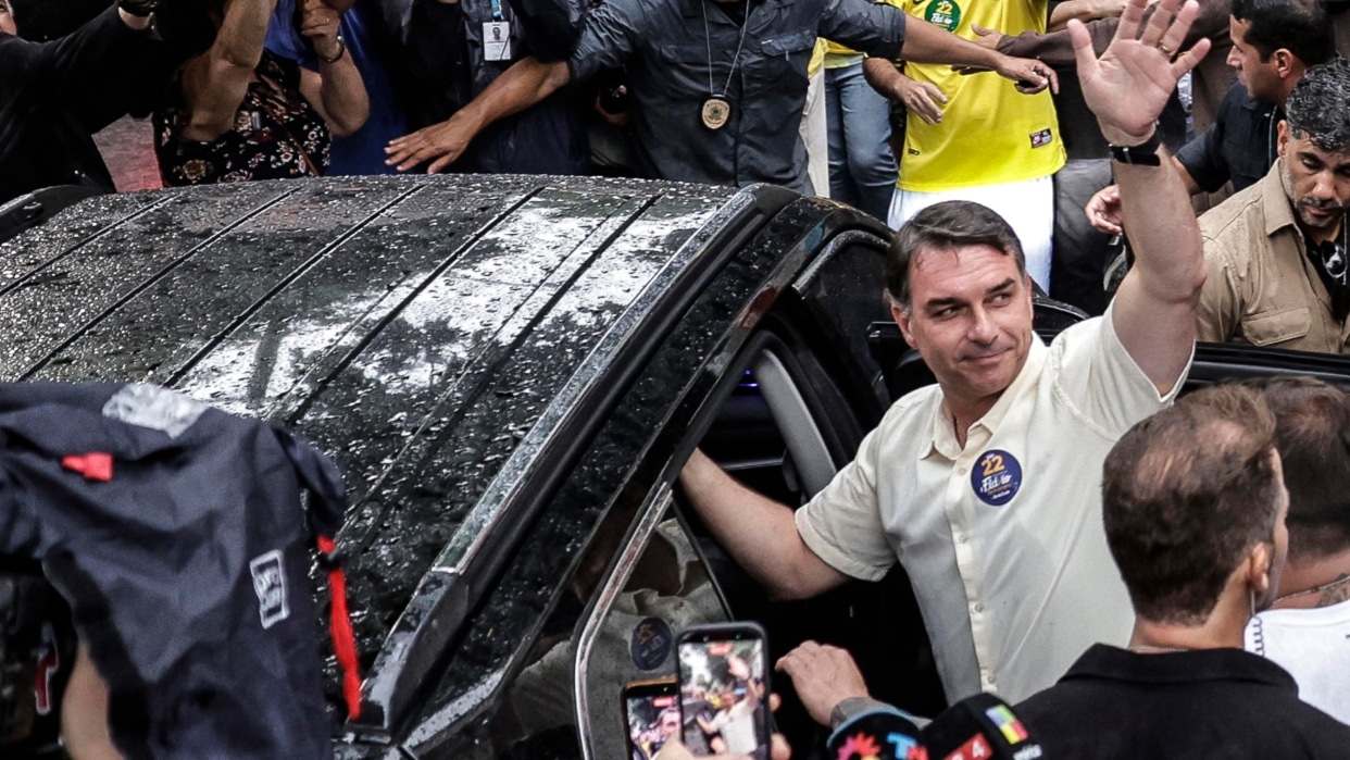La Policía Federal brasileña investiga las circunstancias que rodearon la fuga de Flávio Bolsonaro
