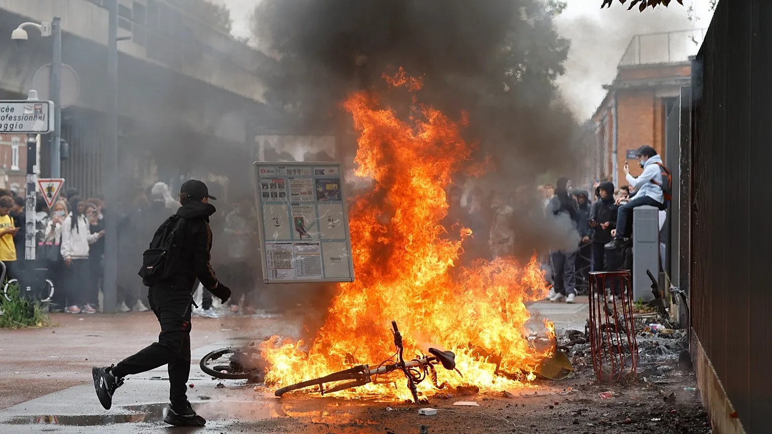 Francia: continuaban desarrollándose fuertes manifestaciones estudiantiles de protesta