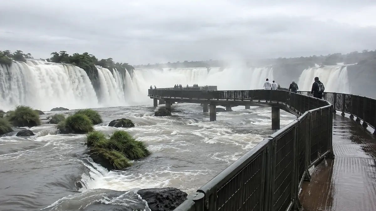 Efecto El Niño: cerraron dos circuitos de las Cataratas por el aumento del caudal del Río Iguazú