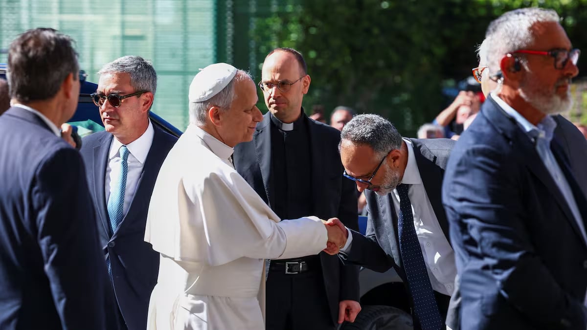 La operación al Papa León XIV “concluyó con éxito” y ya descansa en una habitación del Policlínico Gemelli