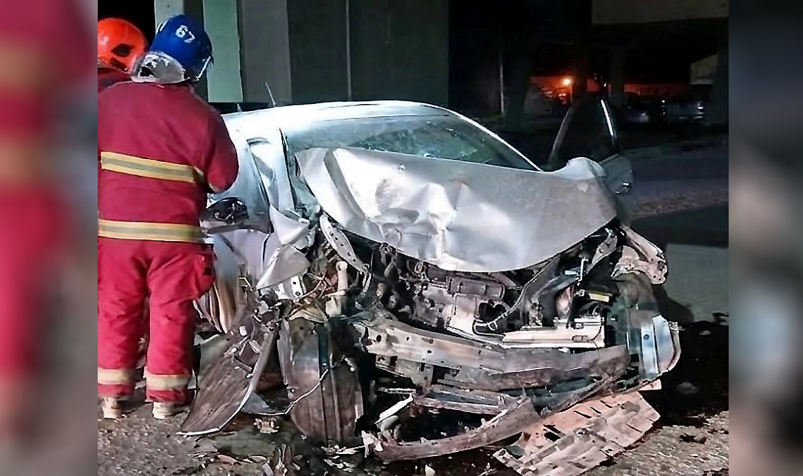Violento choque: un joven hospitalizado tras impactar contra un poste