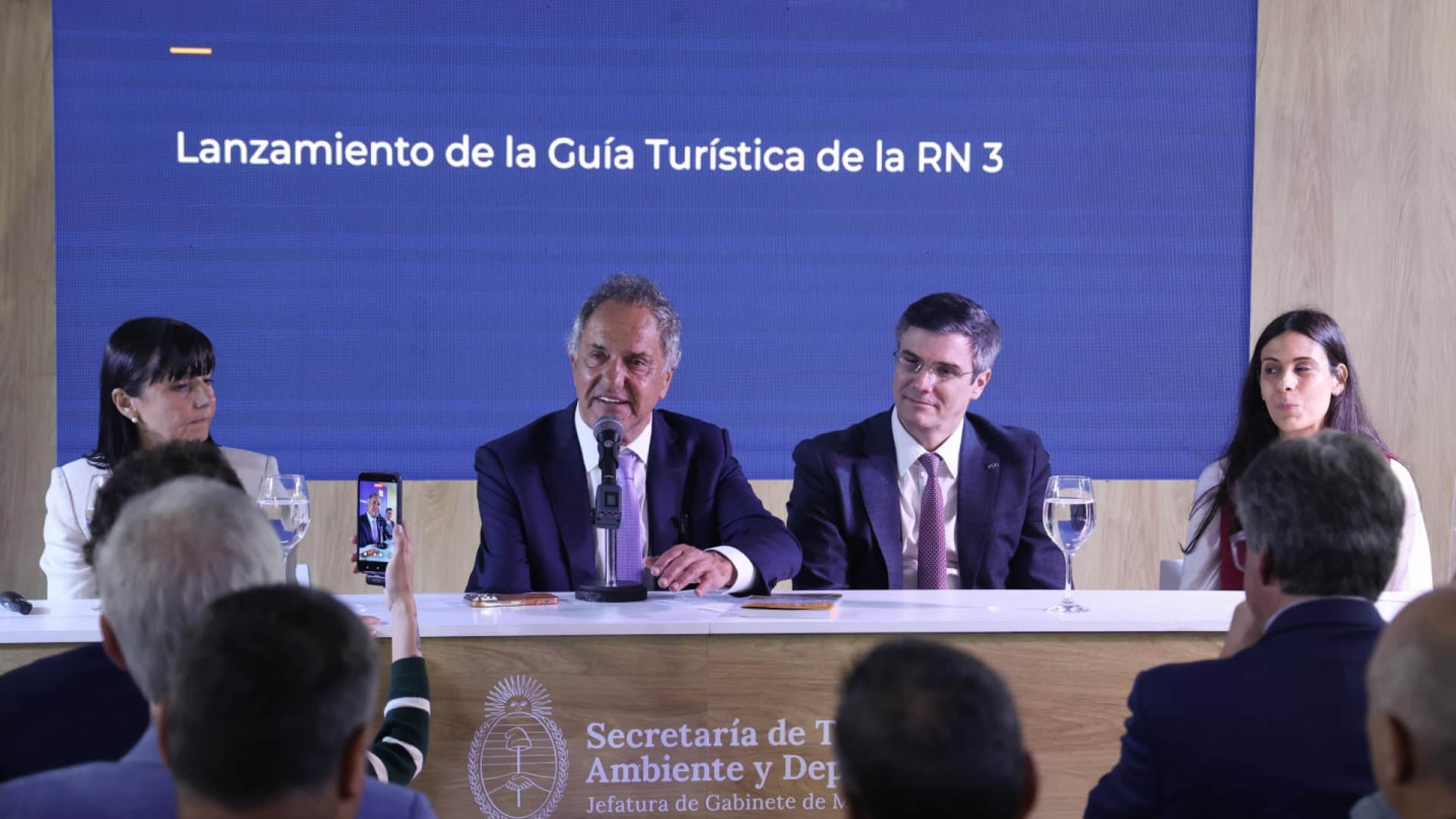 Scioli presentó la campaña promocional del Delta Turístico y la Guía de la Ruta 3 del ACA