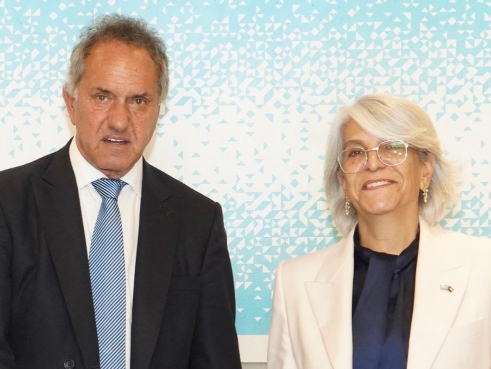 Scioli se reunió con la nueva embajadora de Emiratos Árabes Unidos en Argentina