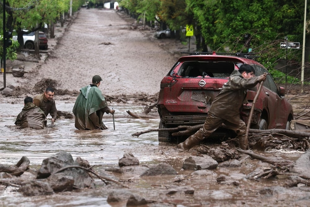 Impactante aluvión en Santiago de Chile y sus alrededores - Diario El Sureño