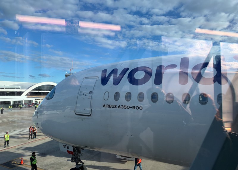 Se inauguró el primer vuelo regular y directo entre Rosario y Madrid
