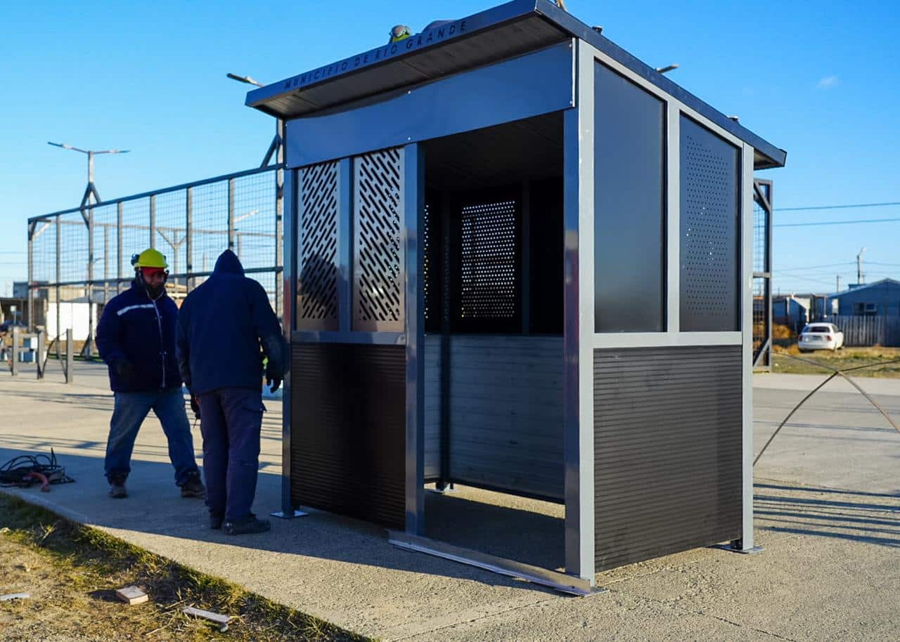 El Municipio de Río Grande colocó nuevas garitas de colectivos
