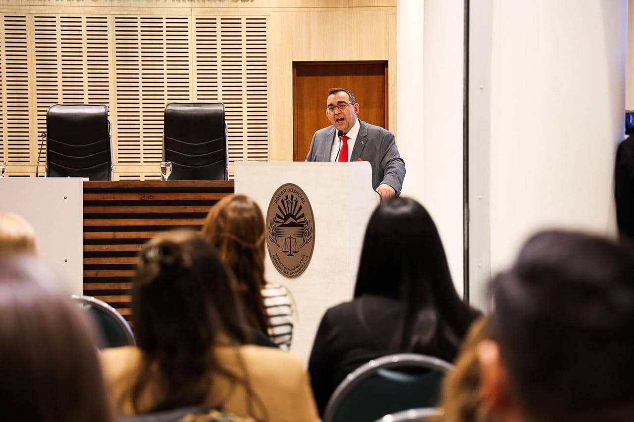 Jurista cubano expuso en Ushuaia sobre filiación pluriparental