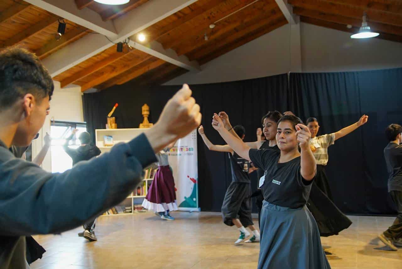 Tolhuin suma nuevos talentos al proceso de formación del Ballet Municipal