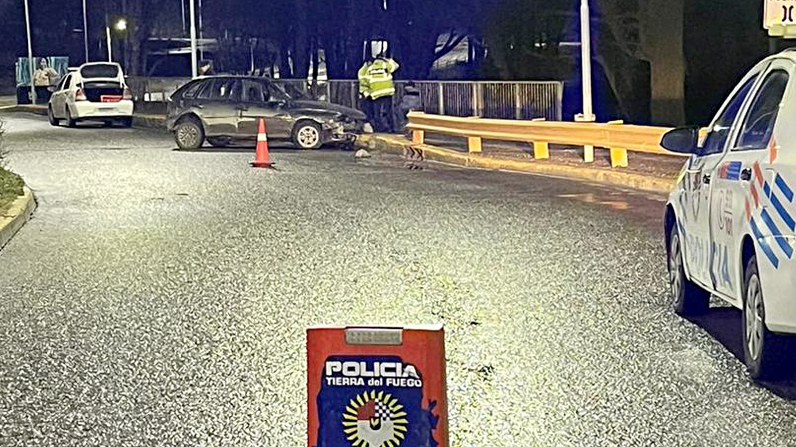 Vehículo robado chocó y fue abandonado