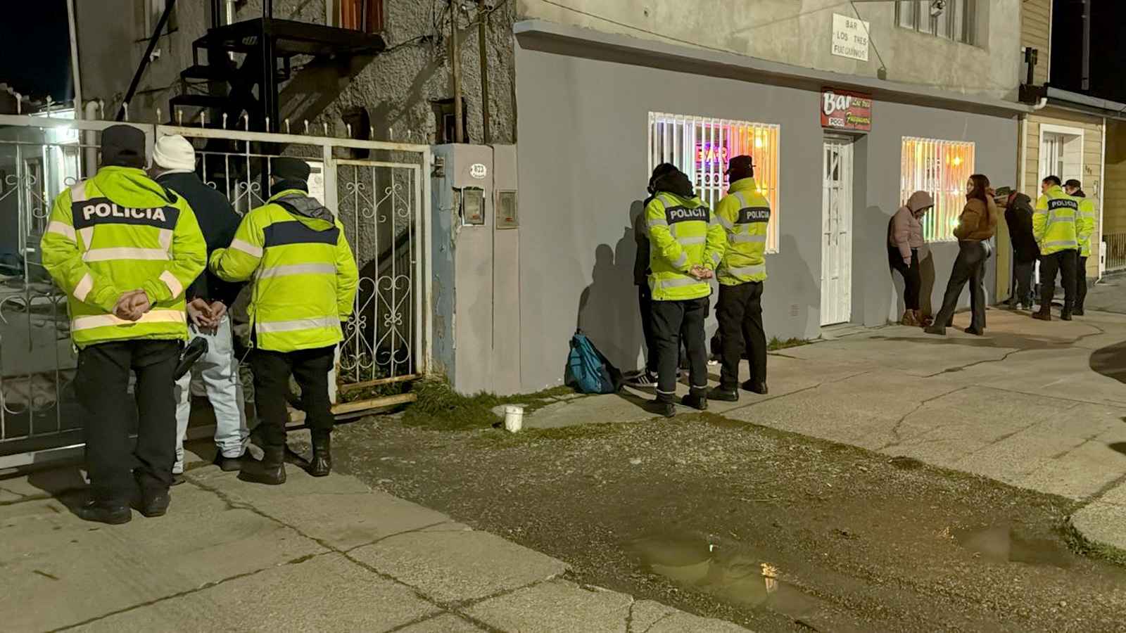 Intentaron comprar con tarjeta robada y fueron detenidos
