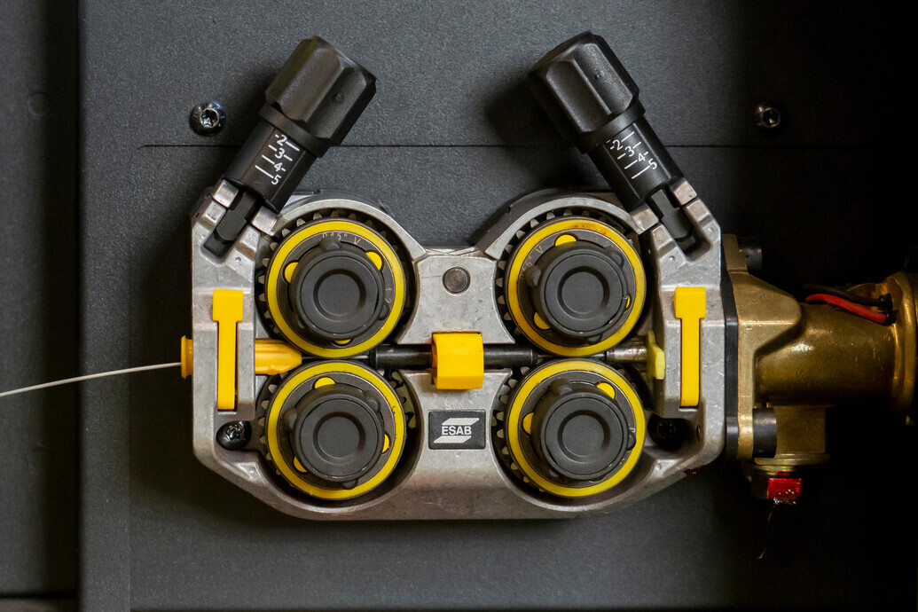 ESAB Rustler EM 350Cw Pro Pulse Synergic Water Cooled Package - image 3